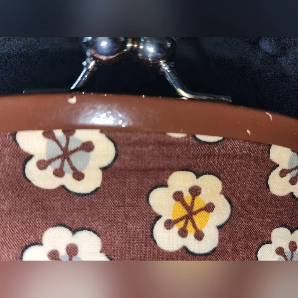 Preowned Vera Bradley Blooms‎ slate kisslock clutch